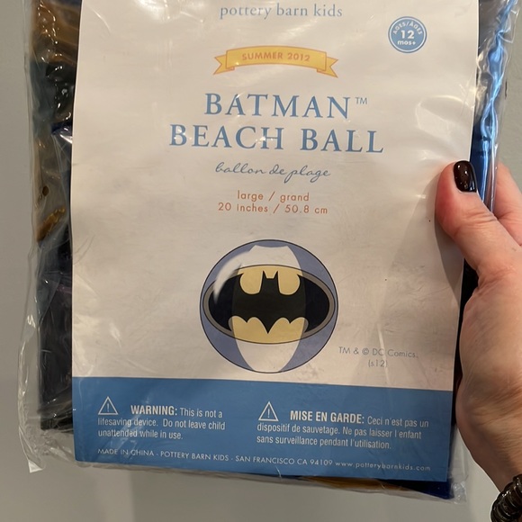 BATMAN Pottery Barn Kids Beach Ball 20" sealed New. Bat Signal LOGO Summer 2012 - Picture 9 of 9